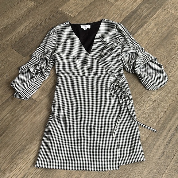 🔥Highline Collective🔥 | Black and white gingham puff sleeve wrap dress - Picture 4 of 16